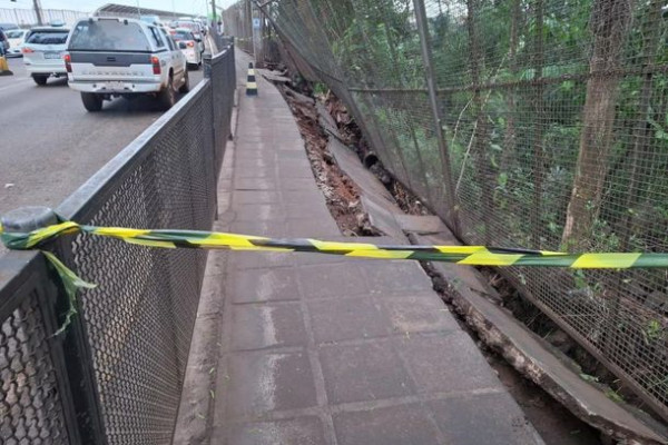 Ministério de Obras do Paraguai vai refazer passarela da Ponte da Amizade