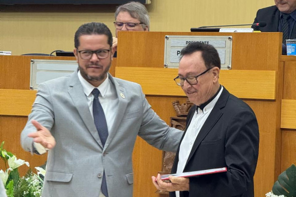 Câmara dos Vereadores de Foz do Iguaçu atribui homenagem a Roberto de Souza, Diretor do Grupo Mundial de Comunicação
