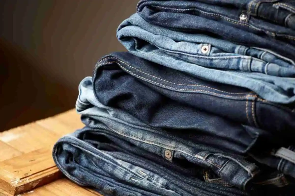 Jeans com preço de fábrica: Foz do Iguaçu recebe liquidação imperdível