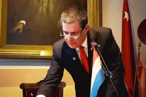 Donald Trump retira sanções dos EUA sobre ex-presidente do Paraguai