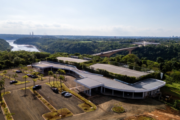 Puerto Iguazú inaugura moderno centro de eventos próximo à Ponte da Fraternidade