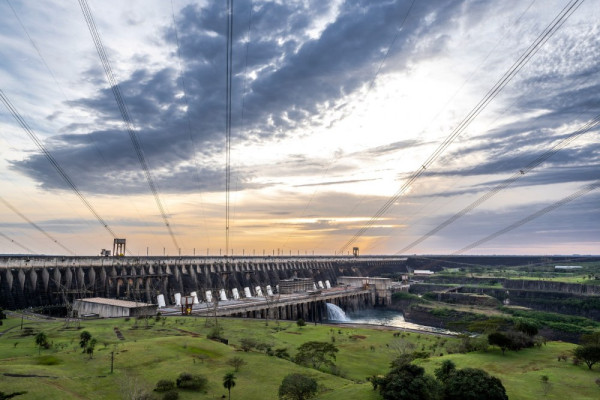 Energia de Itaipu custa 33% menos que a média nacional e garante economia ao consumidor