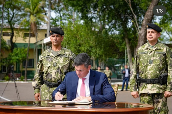 Santiago Peña dá poder de fogo às tropas paraguaias para combater PCC e Comando Vermelho