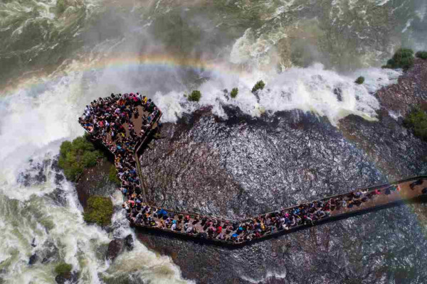 Assembleia impulsiona turismo com leis para destinos, eventos e rotas