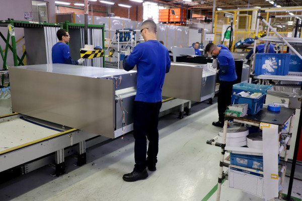 Piso salarial do Paraná chega a R$ 2.407,90 e segue como o maior do Brasil