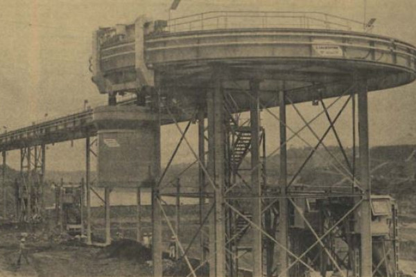 Monovias, os trilhos de concreto na construção da Itaipu