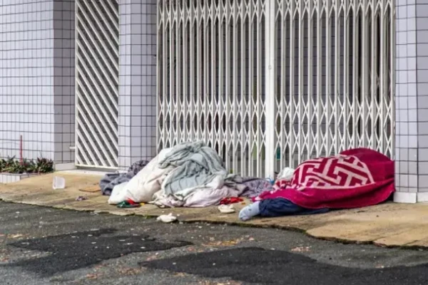 Prefeitura de Foz precisa melhorar políticas para moradores de rua, diz TCE