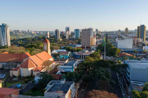 Abre e fecha no feriadão de Páscoa: saúde, coleta de lixo e bancos