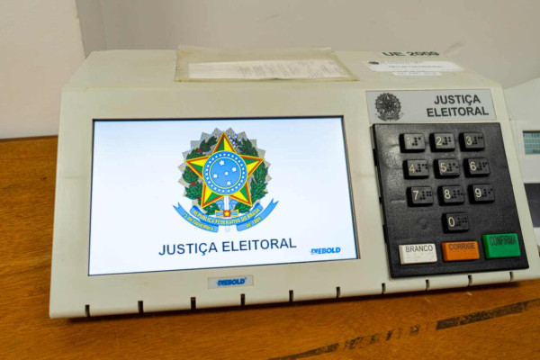 Eleitor tem um mês para regularizar título e votar
